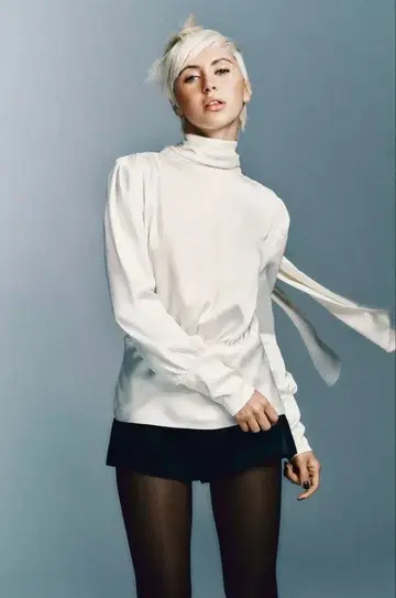 컨디션 최상 ZARA(자라) 화이트 새틴 블라우스 티셔츠