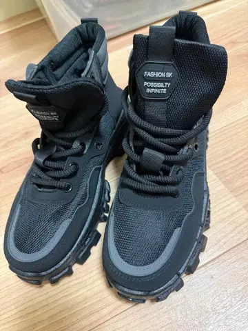 패션 SK 블랙 하이컷 스니커즈