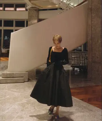 새상품급 ELLIE 저스트 개더 스커트 블랙