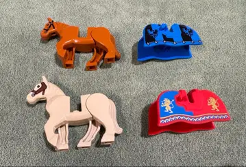 LEGO 10305 말과 말 갑옷 2체