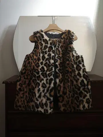 00s leopard fakefar vest