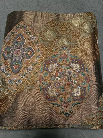 골드 컬러와 파란색 무늬 후쿠로 오비