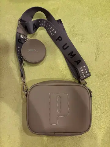 새상품급 푸마 숄더백