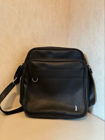 이스트 보이 숄더백 인조 가죽 스쿨백 블랙