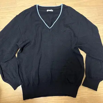 니치다이츠루가오카 V넥 니트 스웨터