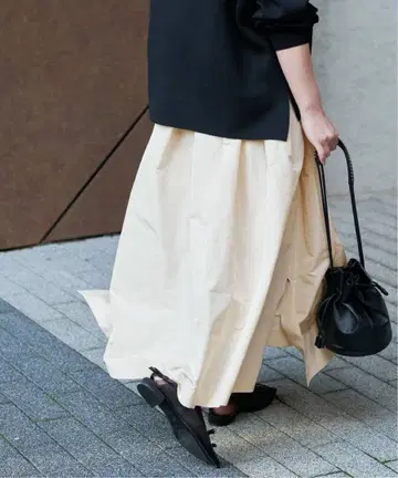 IENA 타프타 랜덤 턱 스커트 36 사이즈