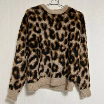 새상품급 HUF 레오파드 무늬 니트 레오파드 크루넥 사이즈 S