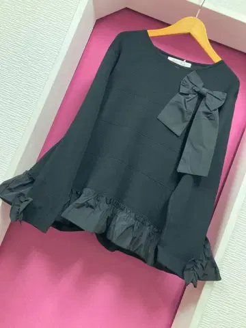 슈퍼 뷰티 타프타 리본이 귀여운 블랙 상의