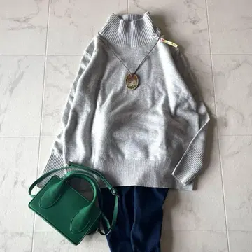 새상품급* 노블 하이넥 니트 라이트 그레이 울 100%