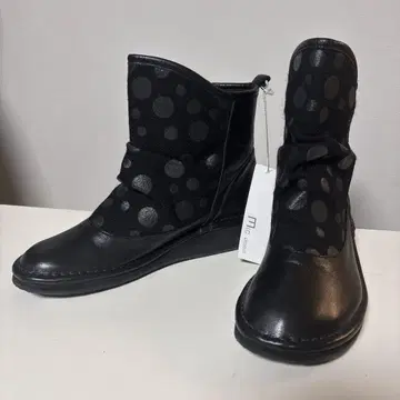 [ 미사용급 ] 지우 Jin 숏부츠 블랙 도트 무늬 도트 센소유니코