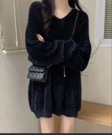 오버사이즈 V넥 스웨터 블랙