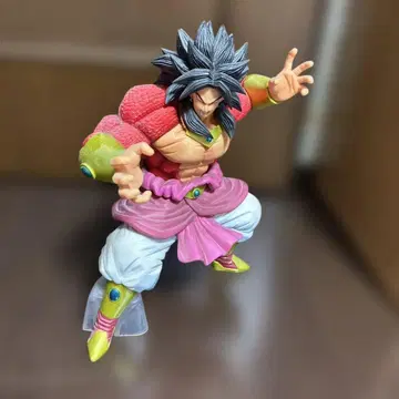 드래곤볼 제일복권 슈퍼 사이어인 4 브로리 피규어
