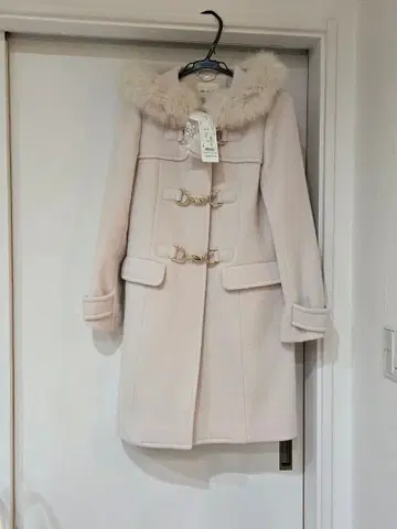 화이트 퍼 더플 코트