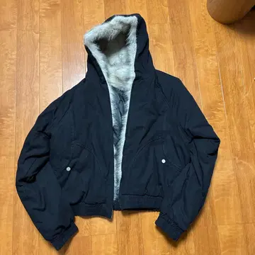 후드 부착 퍼 아우터 블랙