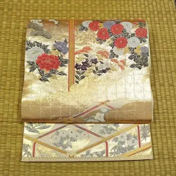 골드에 마름모꼴과 꽃들 후쿠로 오비