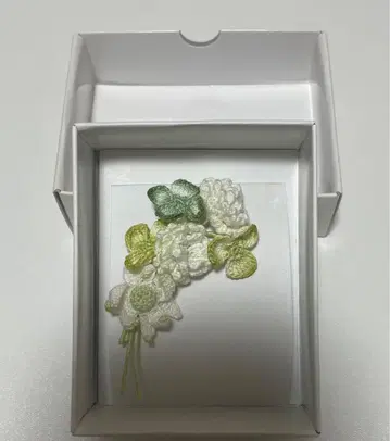 행운을 부르는 네잎 클로버와 시로츠메쿠사 브로치