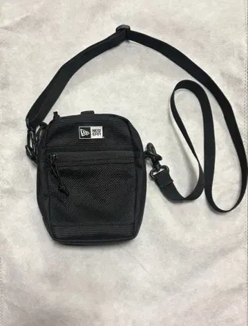 New Era 블랙 미니 숄더백 미사용 새상품