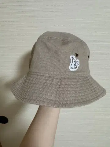 FR2 베이지 버킷 햇 자수 토끼