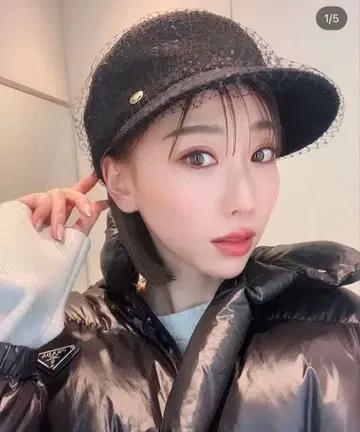 인터넷 소재 블랙 헌팅 캡 골드 버튼