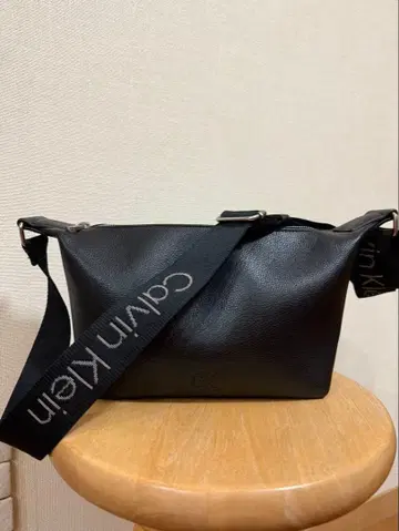 Calvin Klein 블랙 숄더백