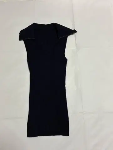 FOXEY 리브 니트 슬리브리스 스웨터