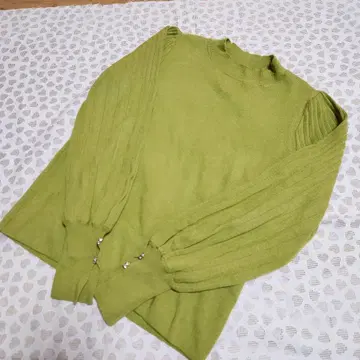 [ 새상품급 ] 내추럴 뷰티 베이직 플리츠 슬리브 니트 2024AW