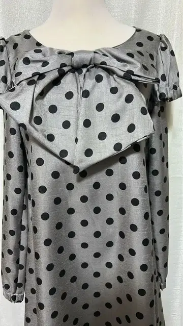 도트 무늬 보타이 포함 긴팔 블라우스