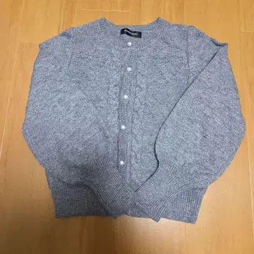 QUEENS COURT 그레이 케이블 짜임 가디건