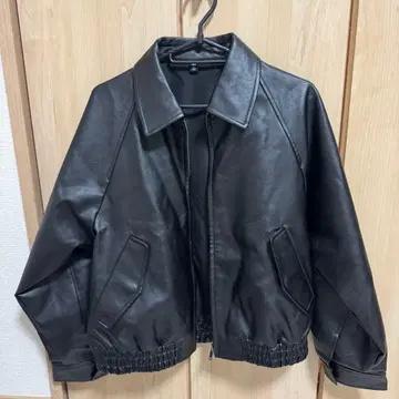 이번 시즌 GU 블랙 M 사이즈 가죽 자켓