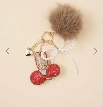 신상 Green Parks 마롱 크림 반짝이 퍼 키링