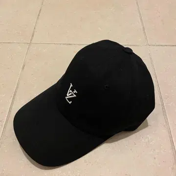 VARZAR (바자르) 로고 자수 야구 모자 블랙