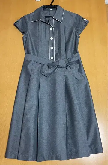 CLEAR IMPRESSION 그레이 반팔 원피스 허리 리본