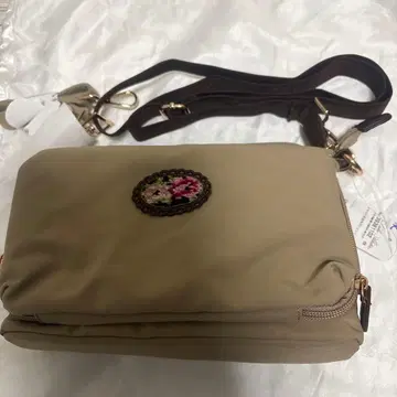레이크 알스터 베이지 자수 꽃무늬 숄더백