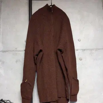PERVERZE 브라운 지퍼 니트