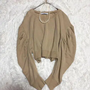 새상품급 ETRE TOKYO 베이지 크롭 기장 퍼프 슬리브 상의