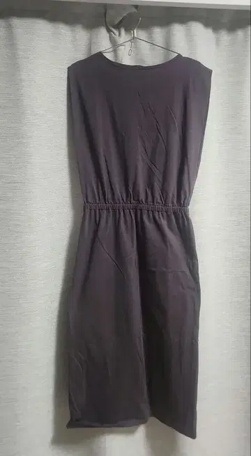 미즈이로 인드 슬리브리스 롱 원피스 다크 그레이