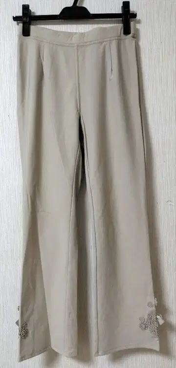 새상품 슈퍼뷰티 40 베이지 레이스 캐주얼 팬츠 속기모