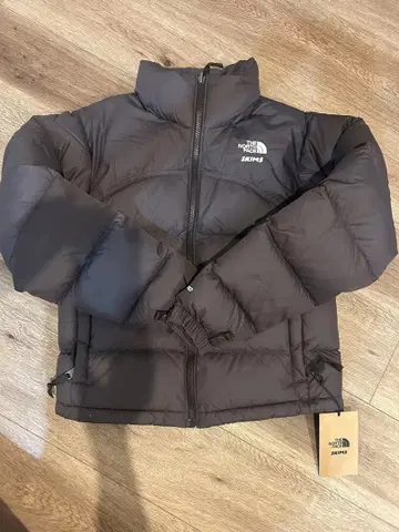 The North Face SKIMS 다운 자켓 2000 레트로