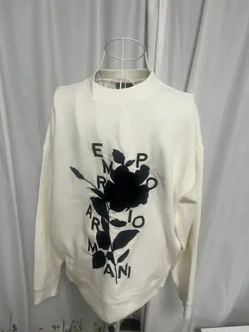 EMPORIO ARMANI 플라워 프린트 맨투맨 L 사이즈