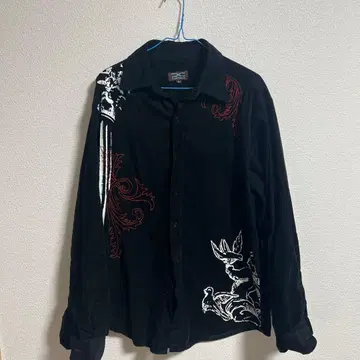 자수 장식 블랙 긴팔 셔츠