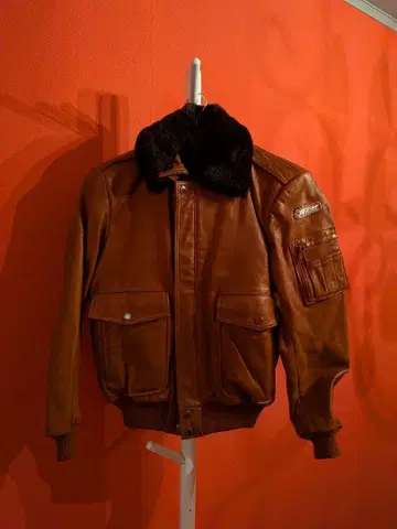 탑 라이더 봄버 보아 자켓, 밀리터리