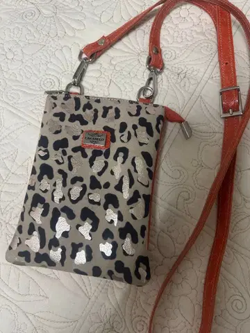 쿨카리안 수입 CARAMELO 스마트폰 숄더백 레오파드 무늬