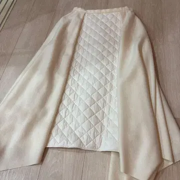 STUMBLY 아이보리 플레어 스커트