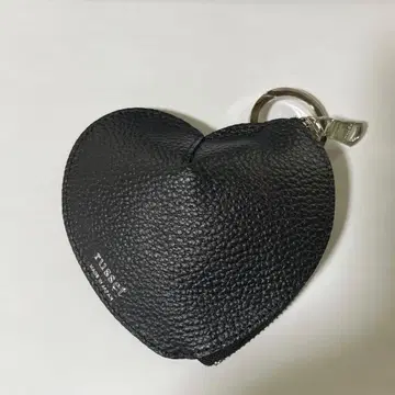 러셋 가죽 하트 참 블랙 끈 없음