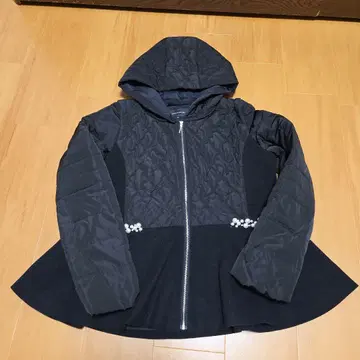 QUEEN'S COURT 후드 부착 다운 자켓