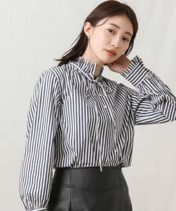 Gready Brilliant 스탠드 프릴 리본 셔츠