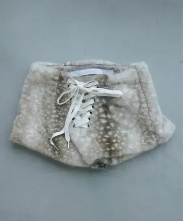 igi LACED FUR SHORTS 레이스업 퍼 숏팬츠