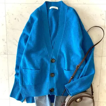 새상품급 맥피 라무 캐시미어 V넥 가디건 블루 투모로우랜드