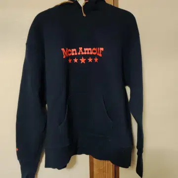 Non Amour 네이비 후드 부착 후드티 오쿠다 타미오
