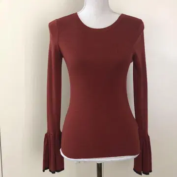 질스튜어트 플레어 슬리브 니트